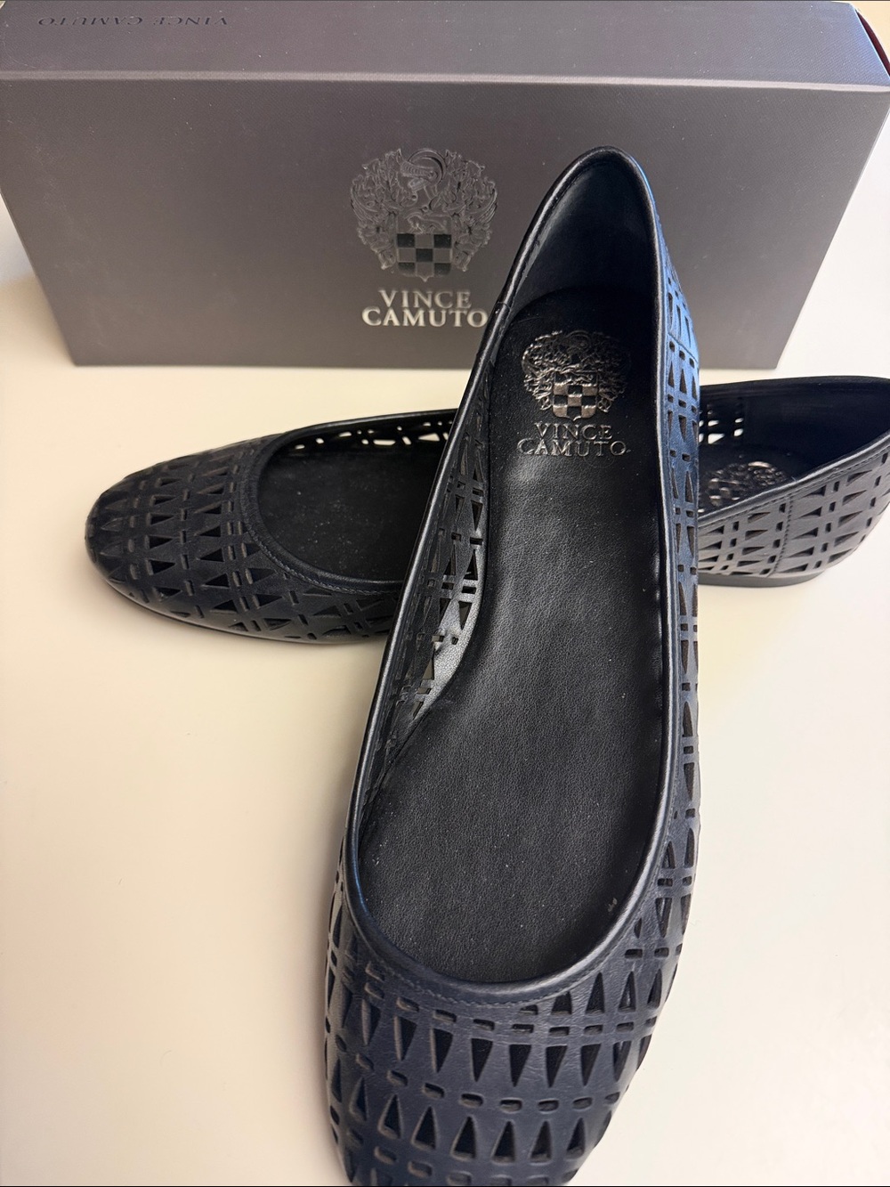 Vince Camuto Black Laser-Cut Ballet Flats 40/10